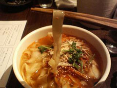 ネギと煮込みチャーシューのせ刀削麺